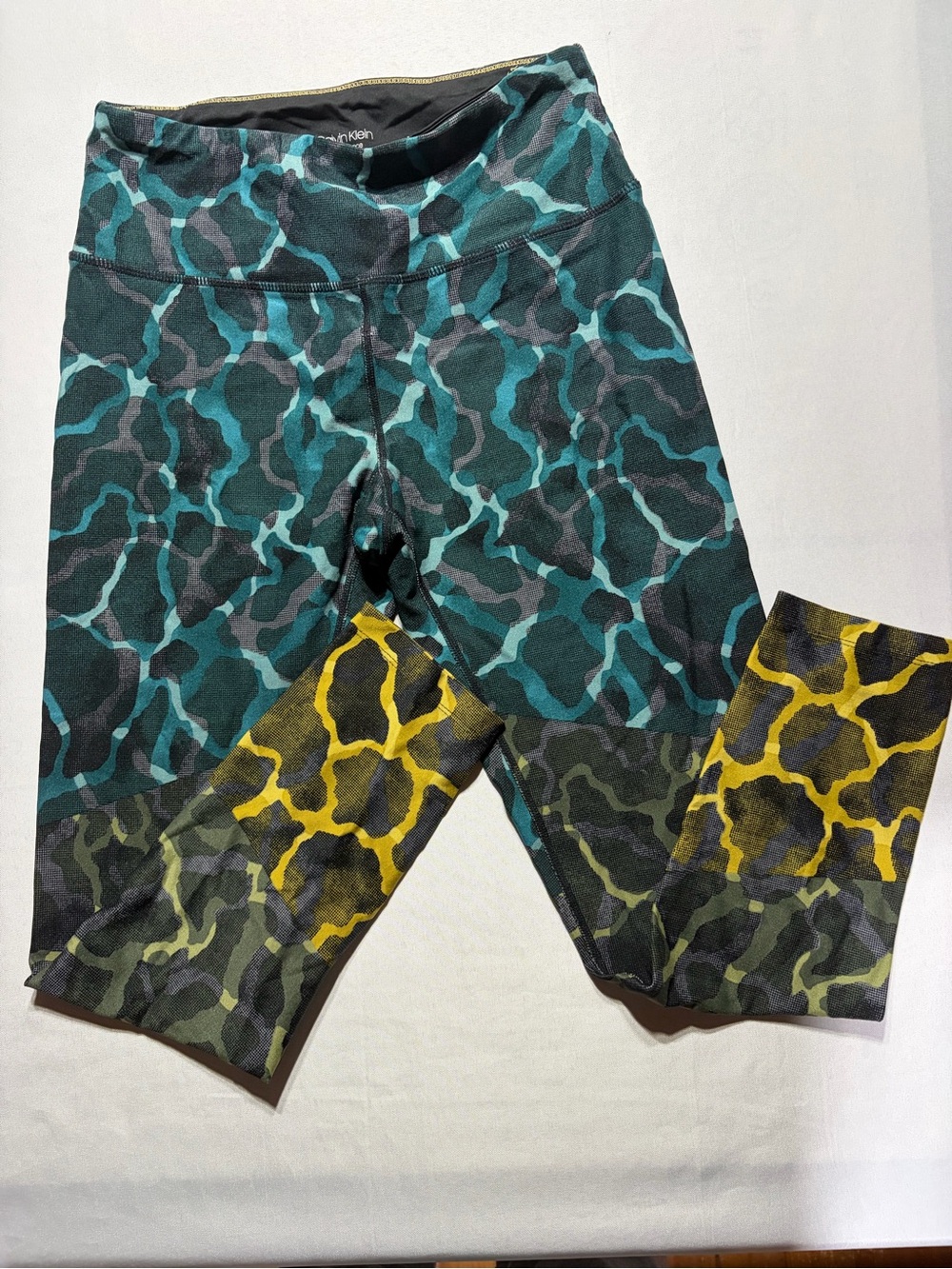 Calvin Klein Performance Women’s Small Moisture Wick Animal-Print Active Legging
